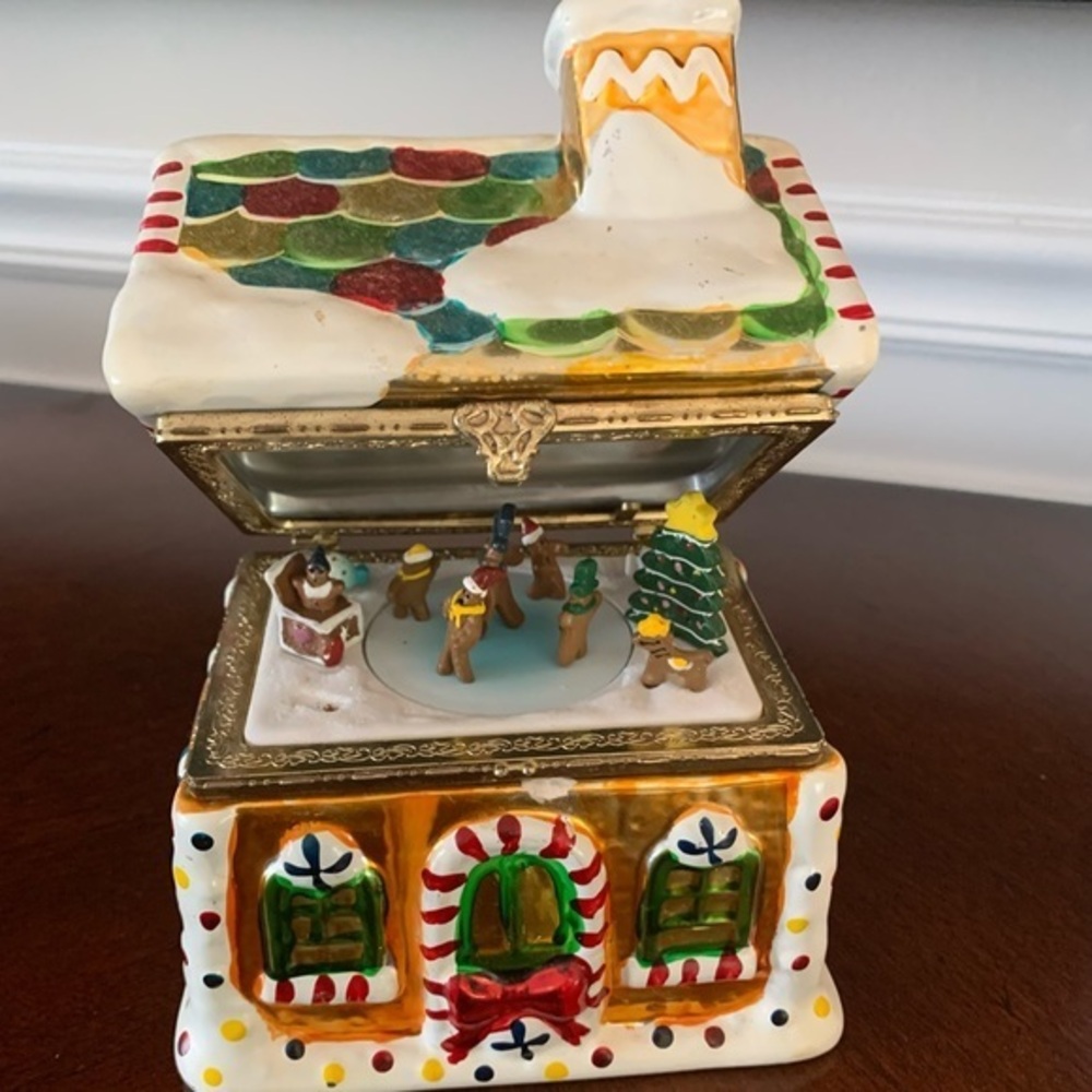 Mr.Christmas porcelain vintage animated gingerbread house